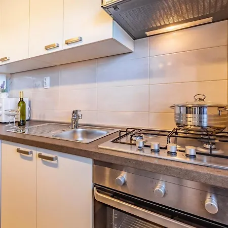 Будинок відпочинку Sweet House With Free Parking *