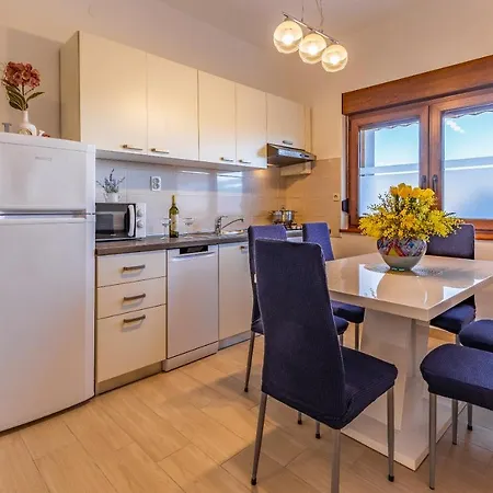 Sweet House With Free Parking Hébergement de vacances