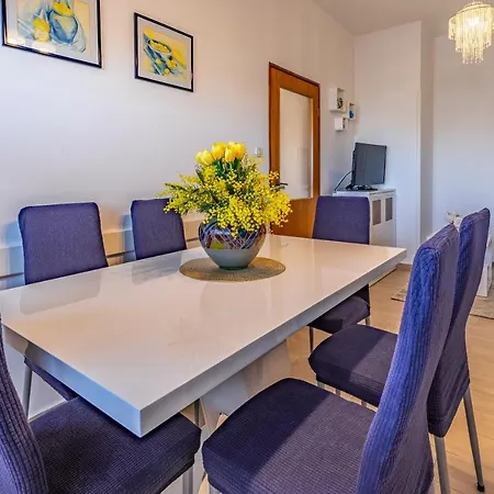 Sweet House With Free Parking *