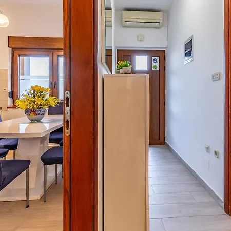 Semesterbostad Sweet House With Free Parking Pula