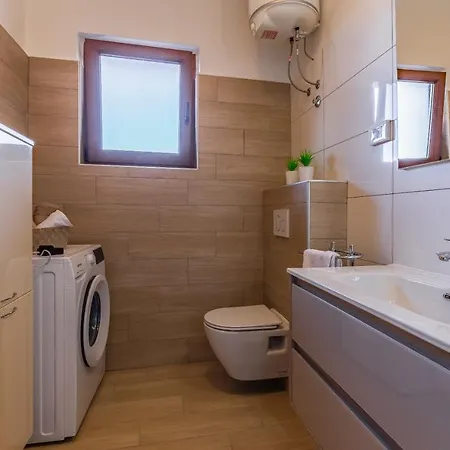 Sweet House With Free Parking Semesterbostad