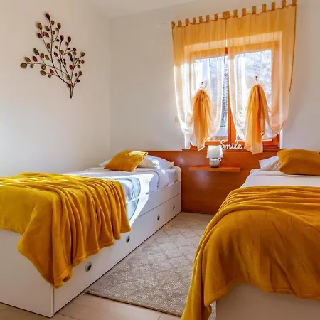 Holiday home Sweet House With Free Parking *