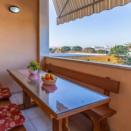 Будинок відпочинку Sweet House With Free Parking