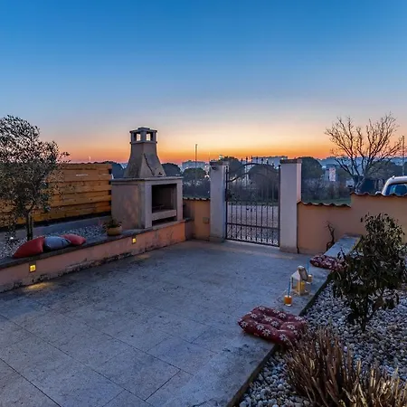 Sweet House With Free Parking