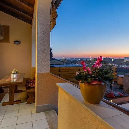 Sweet House With Free Parking *