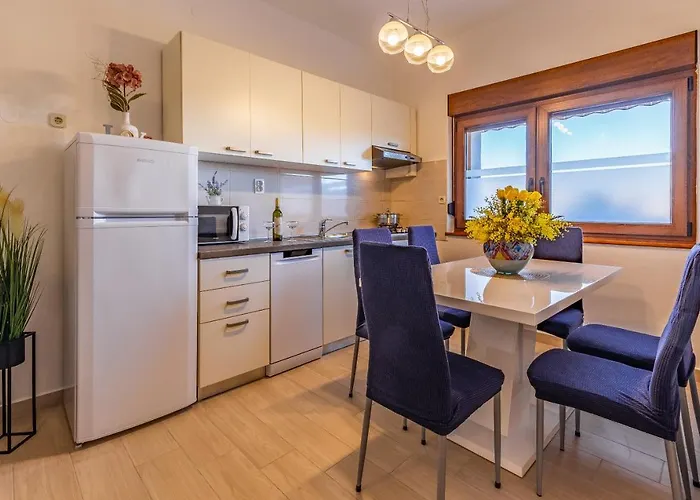 Sweet House With Free Parking Дом отдыха