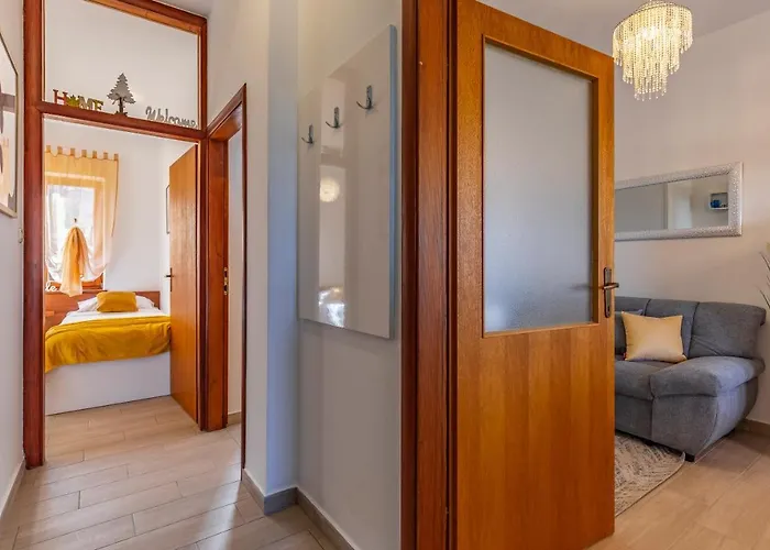 Sweet House With Free Parking Пула