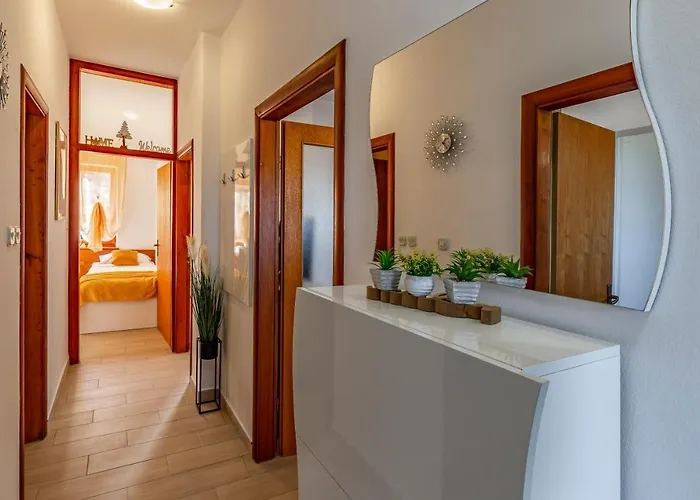 Дом отдыха Sweet House With Free Parking