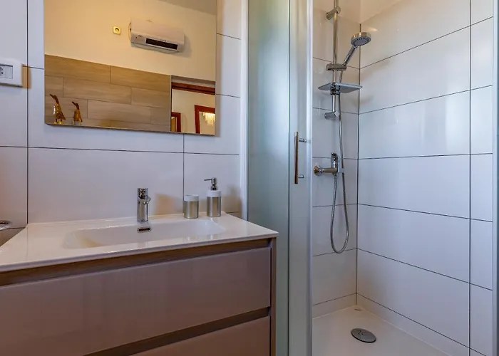 Sweet House With Free Parking Дом отдыха