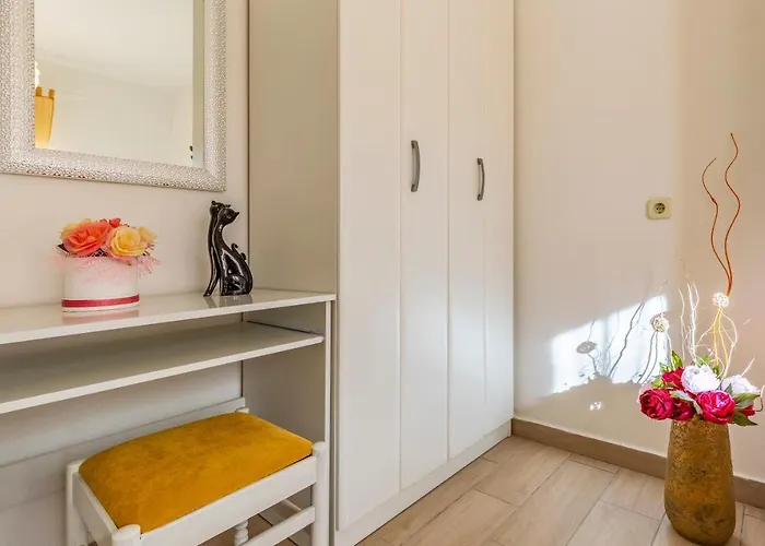 Sweet House With Free Parking Дом отдыха