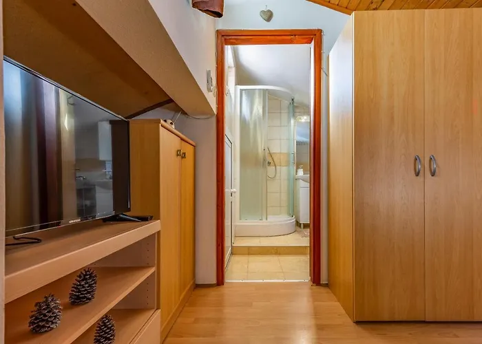 Sweet House With Free Parking