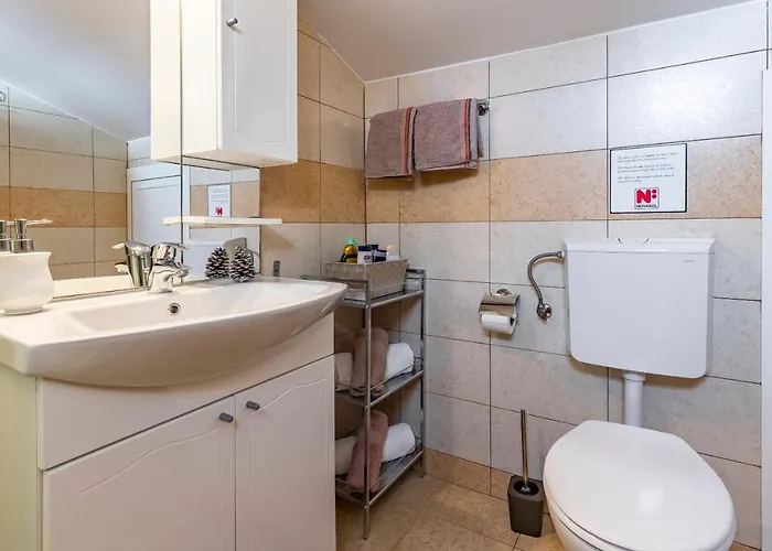 Sweet House With Free Parking Дом отдыха Пула