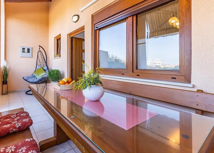 Дом отдыха Sweet House With Free Parking *