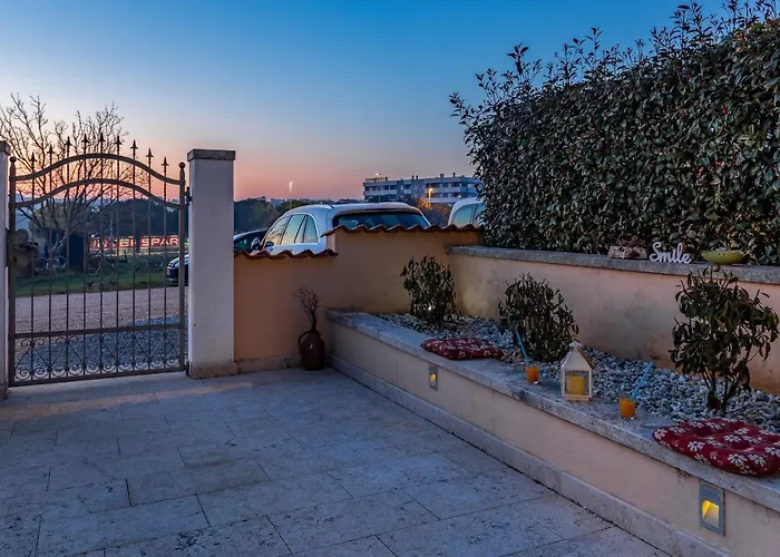 Sweet House With Free Parking