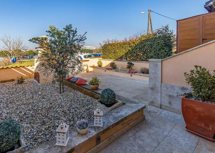 Sweet House With Free Parking *