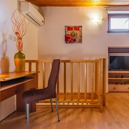 Sweet House With Free Parking