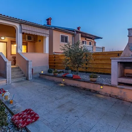 Prázdninový dům Sweet House With Free Parking Pula