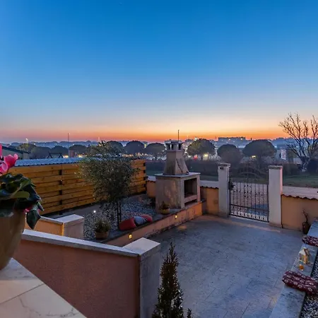 Prázdninový dům Sweet House With Free Parking Pula