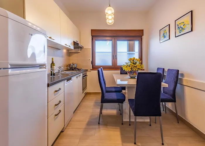 Sweet House With Free Parking Prázdninový dům